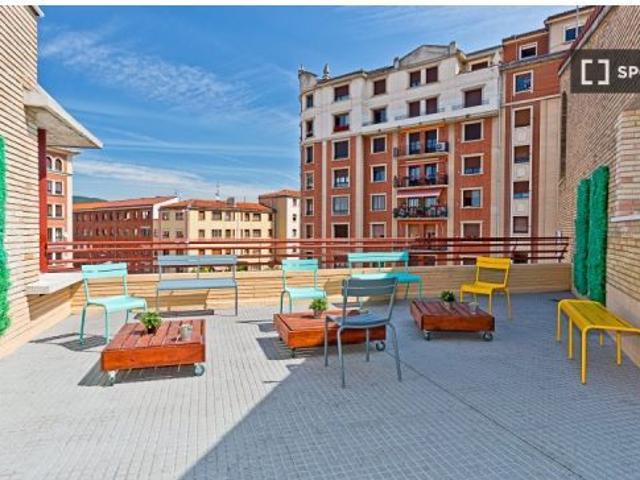 Se alquila habitación en residencia en Pamplona