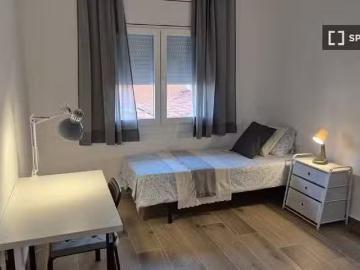 Se alquila habitación en Terrassa, sólo chicas