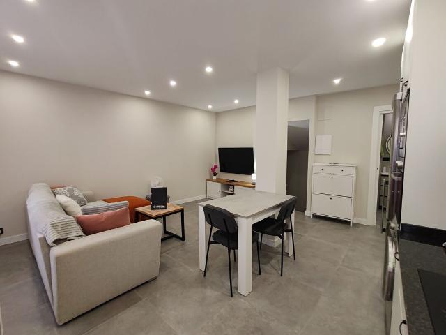 Se alquila habitacion en un apartamento recien reformado