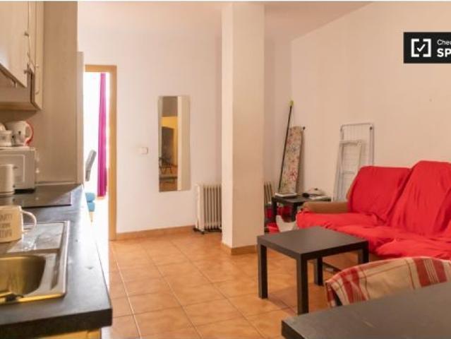 Se alquila habitación fría en apartamento de 4 dormitorios en Centro