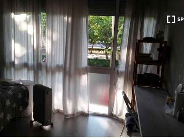 Se alquila habitación luminosa en apartamento de 2 dormitorios, Sant Martí