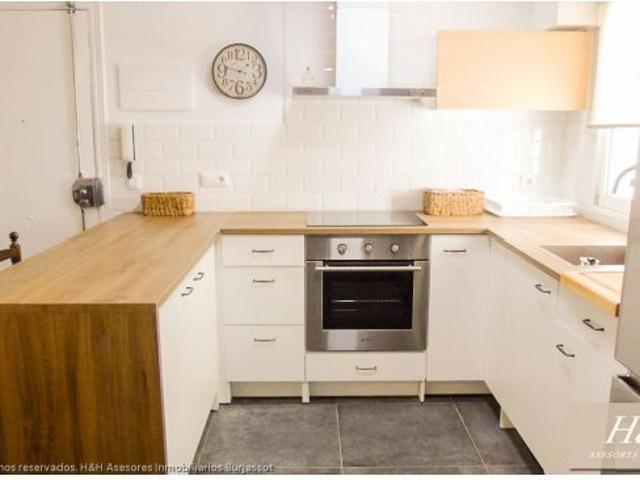 Se alquila HABITACIÓN para CHICA ESTUDIANTE en El Castell. / HH Asesores Inmobiliarios/