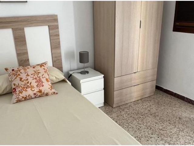 SE ALQUILA HABITACIÓN PARA CHICA ESTUDIANTE
