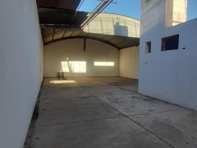Se Alquila Importante Propiedad Sobre Calle España Pasando 9 De Julio, Casa + Galpón, Ideal Empresas. Capital