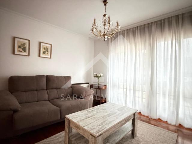 SE ALQUILA LUMINOSO APARTAMENTO DE DOS HABITACIONES CON 2 PLAZAS DE GARAJE EN JUAN BAUSTISTA ANDRADE ZONA PASARON