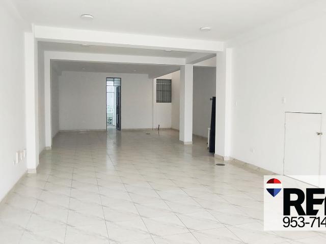 Se alquila local comercial en avenida en carabayllo