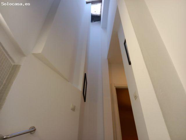 SE ALQUILA PARA LARGA DURACIÓN – CASA DÚPLEX EN EL CENTRO DE MÁLAGA