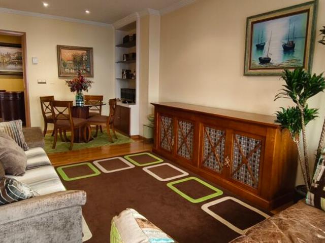 Se alquila piso de 3 habitaciones con garaje zona centro
