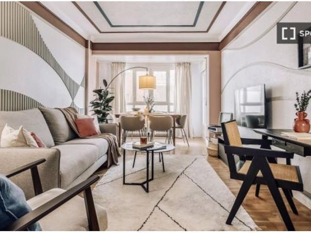 Se alquila piso de 3 habitaciones en Castellana, Madrid, exclusivamente para profesionales
