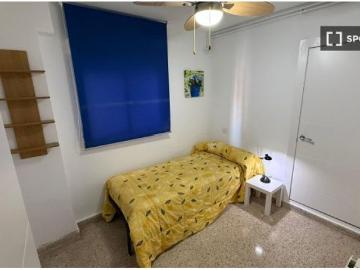 Se alquila piso de 3 habitaciones en Alicante, gastos incluidos