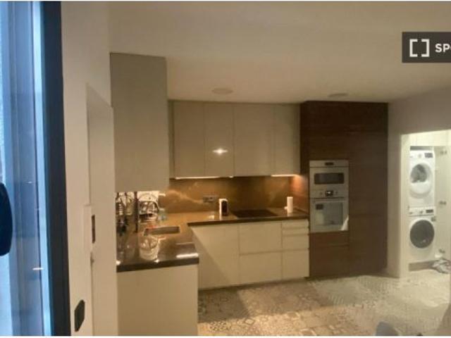 Se alquila piso de 3 habitaciones en Embajadores, se admiten mascotas