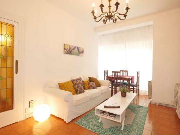 Se alquila piso de 3 habitaciones en el Congrés i els Indians