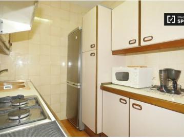 Se alquila piso de 3 habitaciones en El Congrés i els Indians