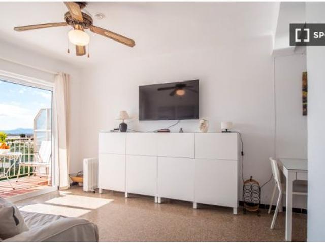 Se alquila piso de 3 habitaciones en El Perellonet, Valencia. Algunos gastos incluidos