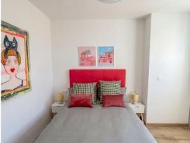 Se alquila piso de 3 habitaciones en El Pilar, gastos incluidos