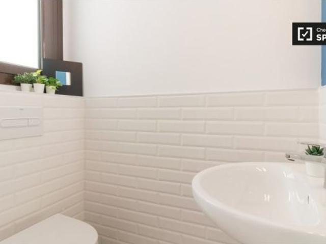 Se alquila piso de 3 habitaciones en El Raval, se admiten parejas