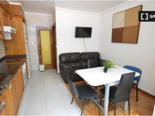 Se alquila piso de 3 habitaciones en L' Amistat, Valencia