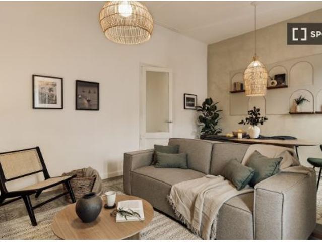 Se alquila piso de 3 habitaciones en l' Antiga Esquerra de l' Eixample, se admiten m