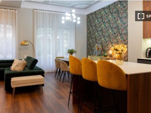 Se alquila piso de 3 habitaciones en La Gran Vía, solo para mujeres, se admiten parejas