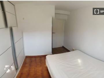 Se alquila piso de 3 habitaciones en La Oliva, gastos incluidos