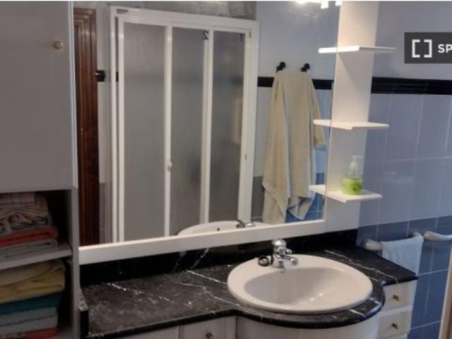 Se alquila piso de 3 habitaciones en San Pedro de Deustu, gastos incluidos