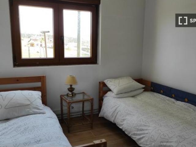 Se alquila piso de 3 habitaciones en Santander, gastos incluidos