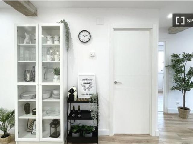 Se alquila piso de 3 habitaciones en Santander, gastos incluidos