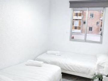 Se alquila piso de 3 habitaciones en Palomeras Sureste, se admiten mascotas