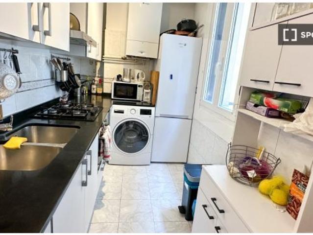 Se alquila piso de 3 habitaciones en Parte Vieja, algunos gastos incluidos