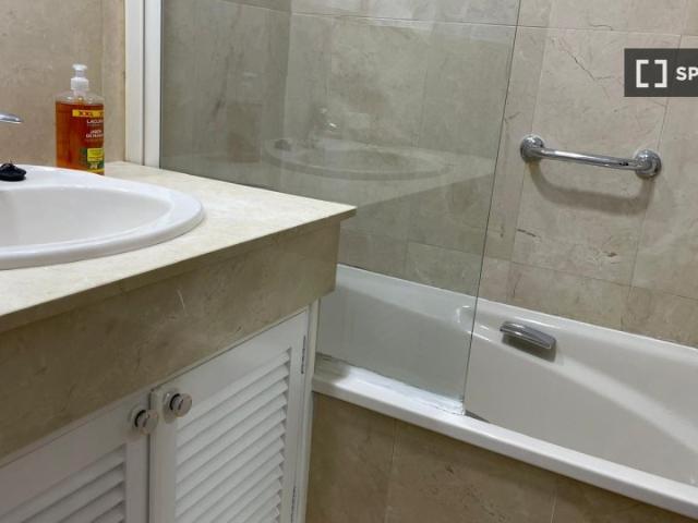 Se alquila piso de 3 habitaciones en Paseo Marítimo, Cádiz