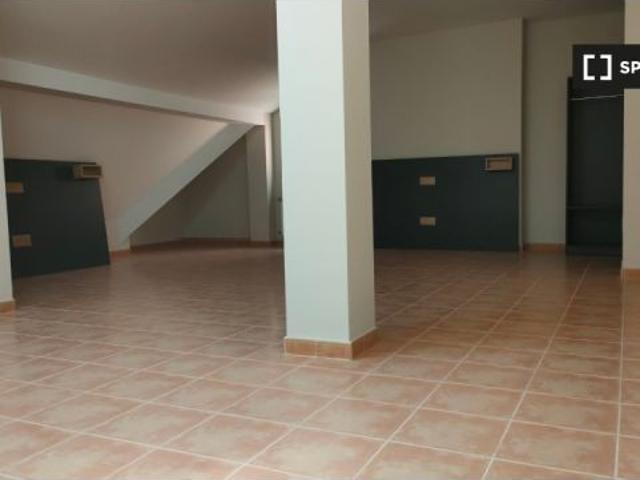 Se alquila piso de 1 dormitorio en Alcalá de Henares solo para trabajadores