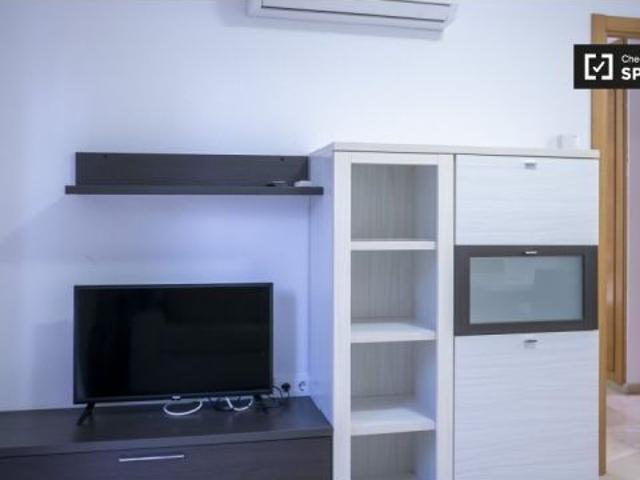 Se alquila piso de 1 dormitorio en Campanar, gastos incluidos