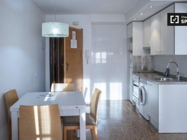 Se alquila piso de 1 dormitorio en Campanar, todos los gastos incluidos