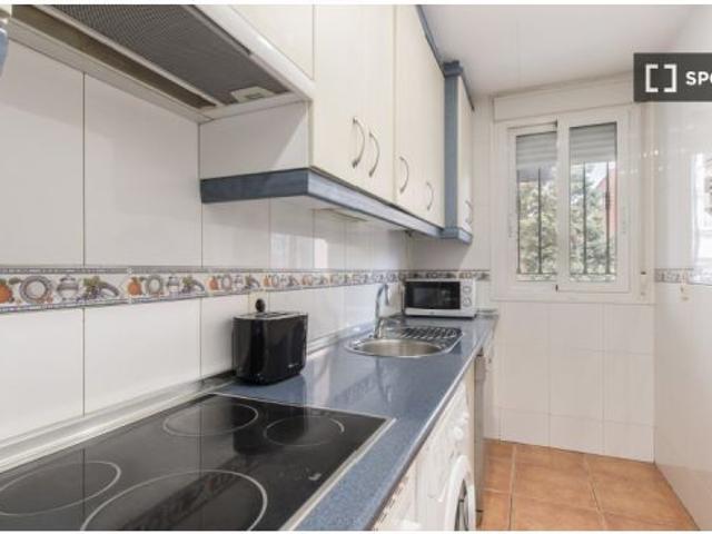 Se alquila piso de 1 dormitorio en Costillares, gastos incluidos