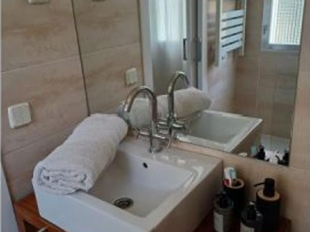 Se alquila piso de 1 dormitorio en Embajadores, Madrid. Se aplican restricciones