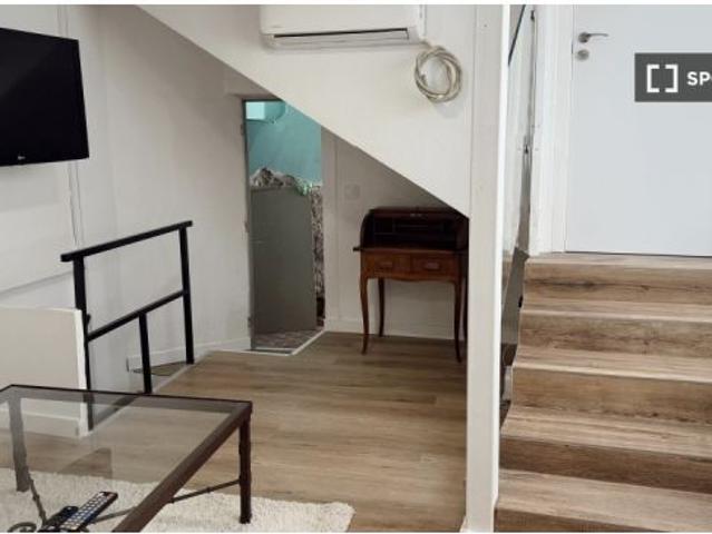 Se alquila piso de 1 dormitorio en Valdeacederas, gastos incluidos