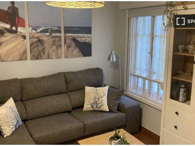 Se alquila piso de 2 habitaciones en Comillas, gastos incluidos