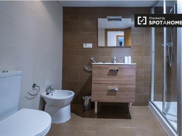 Se alquila piso de 2 habitaciones en Campanar, gastos incluidos