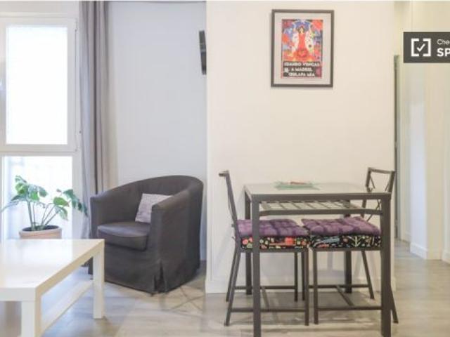Se alquila piso de 2 habitaciones en Castillejos, gastos incluidos