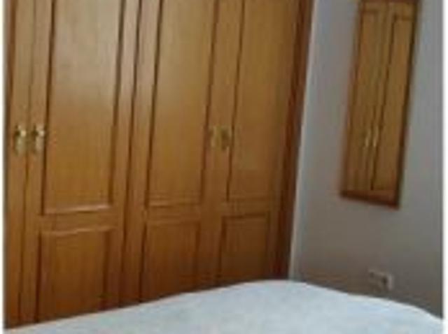 Se alquila piso de 2 habitaciones en Centro, gastos incluidos