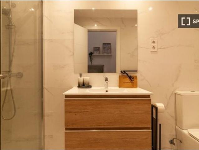 Se alquila piso de 2 habitaciones en Ciudad Jardín, se admiten profesionales