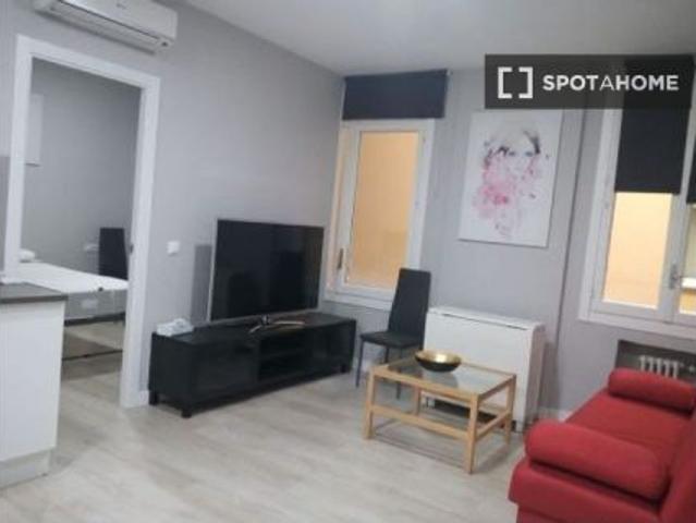 Se alquila piso de 2 habitaciones en Argüelles, no se admiten mascotas ni fumadores