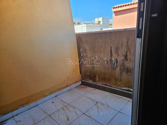 SE ALQUILA PISO DE 2 HABITACIONES EN BARRANCO GRANDE