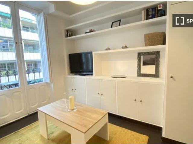 Se alquila piso de 2 habitaciones en Berruguete
