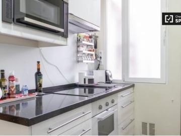Se alquila piso de 2 habitaciones en Embajadores, perfecto para profesionales