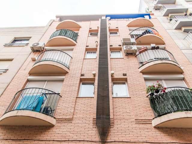 Se alquila piso de 2 habitaciones en En Corts, Valencia