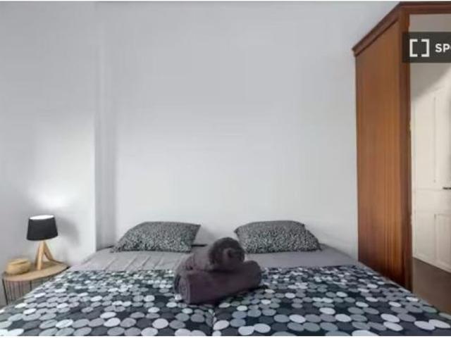 Se alquila piso de 2 habitaciones en Egia, profesionales y estudiantes