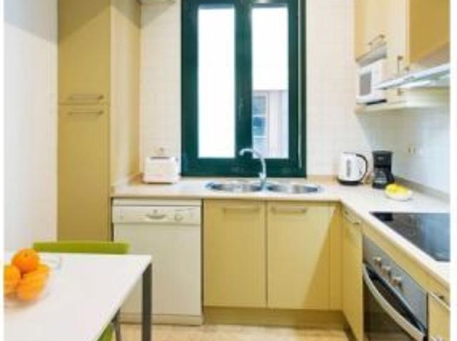 Se alquila piso de 2 habitaciones en El Gótico, sin restricciones