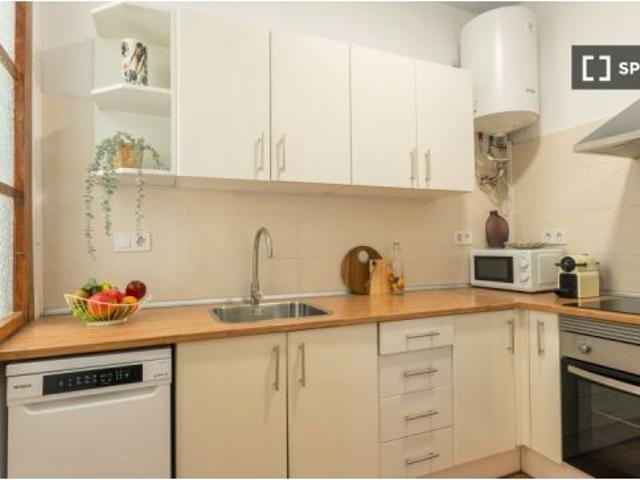 Se alquila piso de 2 habitaciones en El Raval