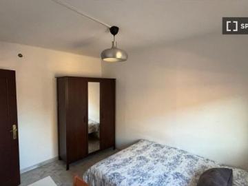 Se alquila piso de 2 habitaciones en El Turó de la Peira